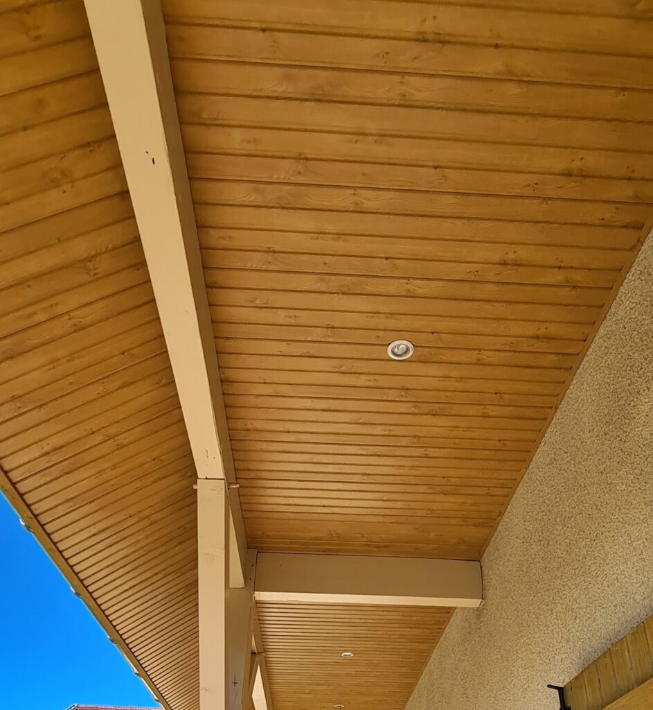 habillage dessous de toit en pvc imitation bois à oyonnax